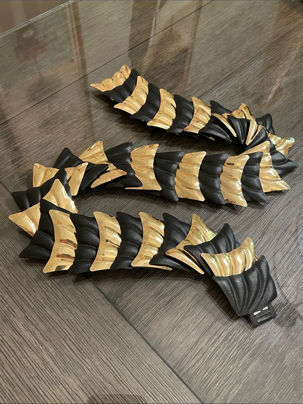Stunning Black & Gold Metal Scale Statement Elastic Belt